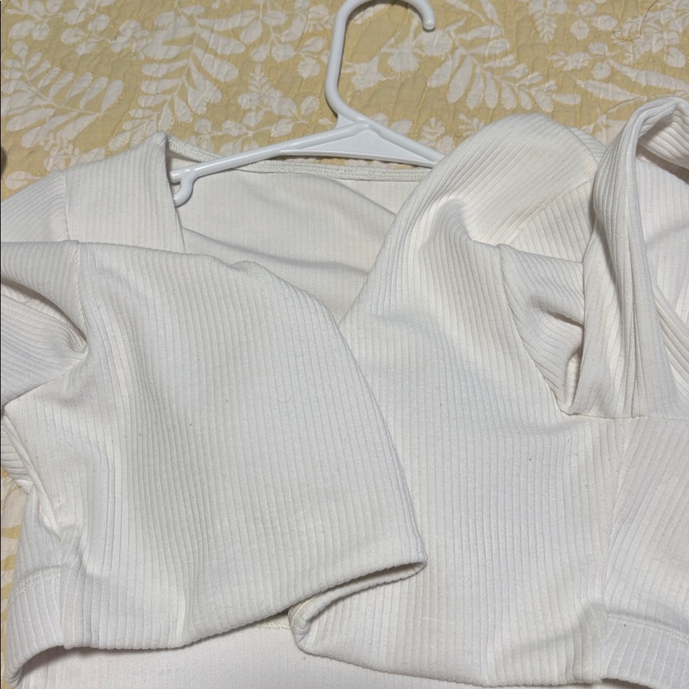 ALO Yoga White Ribbed Crop Top - Picture 5 of 8